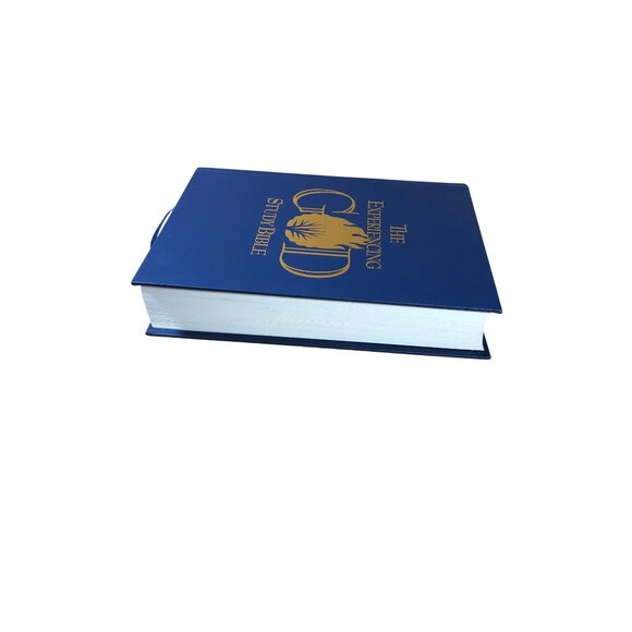 The Experiencing God Study Bible New King James Version Hardcover Blue Christian - Picture 15 of 16